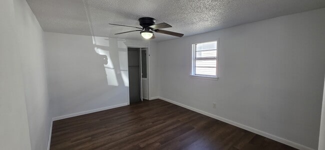 Photo - 1607 Warnke Rd NW