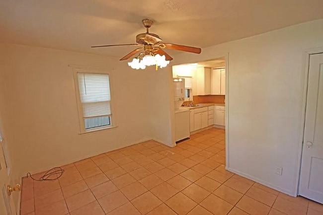 Photo - 113 S Chicago St