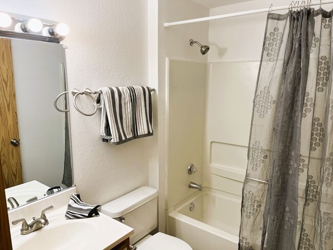 Photo - Newly Renovated Building in Lake Oswego-Large 1 Bedroom Coming Available Unit 13