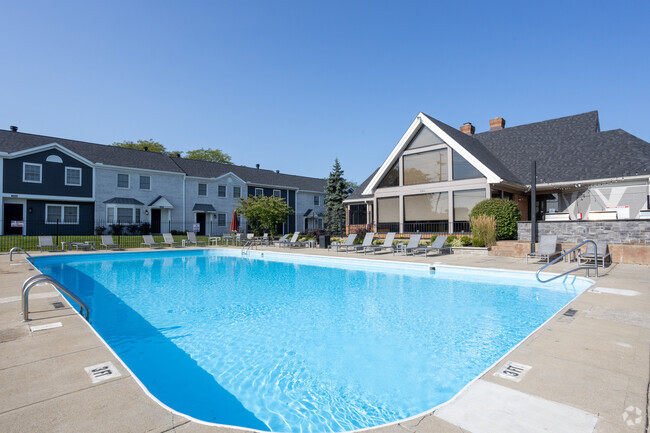 Outdoor Pool w/ Sundeck - Dublin Park Rental Townhomes