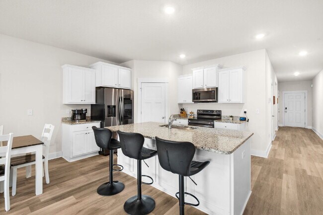 "$400 Off The First Full Month's Rent – Electricity Included!"