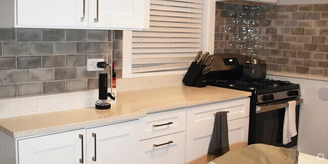 Building Photo - 4208 N Clark St Rental