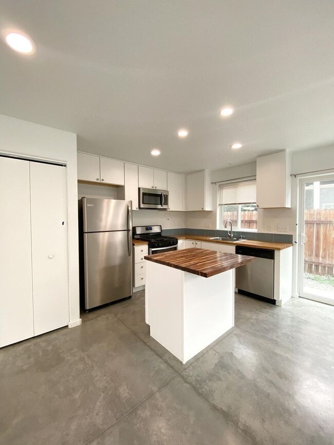 Photo - Stylish Midtown Duplex