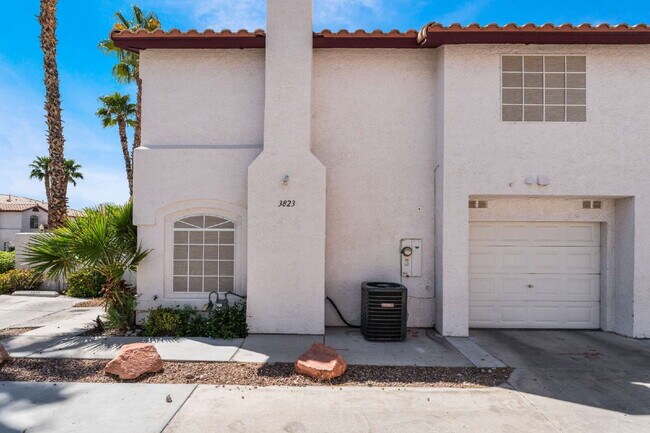 Photo - Move in now to this beautiful 2 story 3 bed 2.5 bath townhome near the Lakes area!