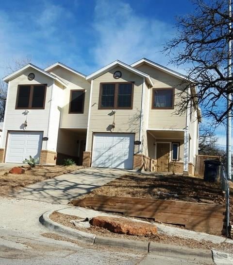 Building Photo - Recently remodeled townhome with 4 bedroom...