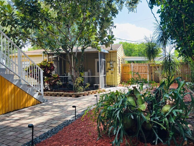 Photo - 1913 Riverside Dr Unit 1-3