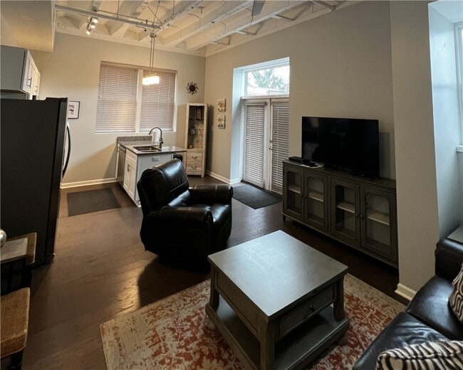 Photo - 210-216 N Main St