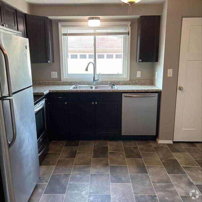 Building Photo - 1511 W 4th St Rental