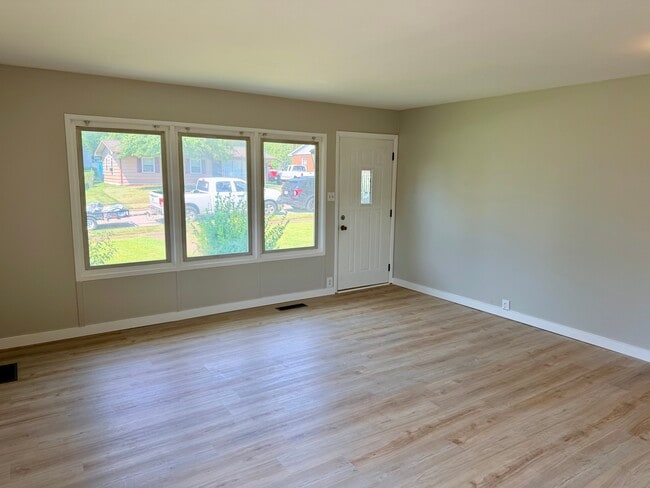 Photo - 300 North Park Dr