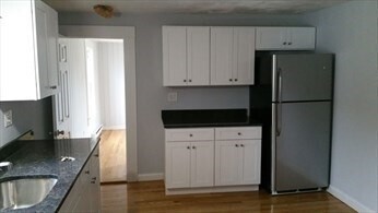Building Photo - 35 Spring St Unit 2