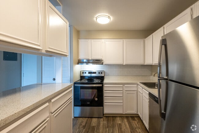 1BR, 1BA - 758SF - Kitchen