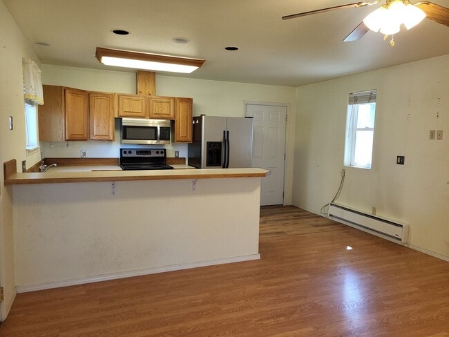 Photo - 1872 Alder Ave