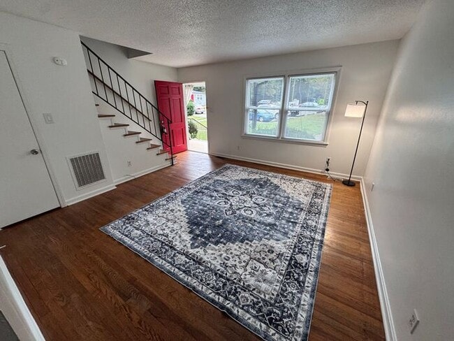 Building Photo - Adorable 2 Bed 1 Bath Town Home at Lupton Flats