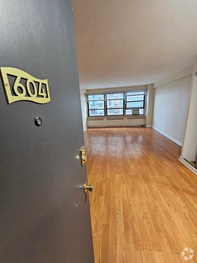 Building Photo - 652 W Gordon Ter Rental