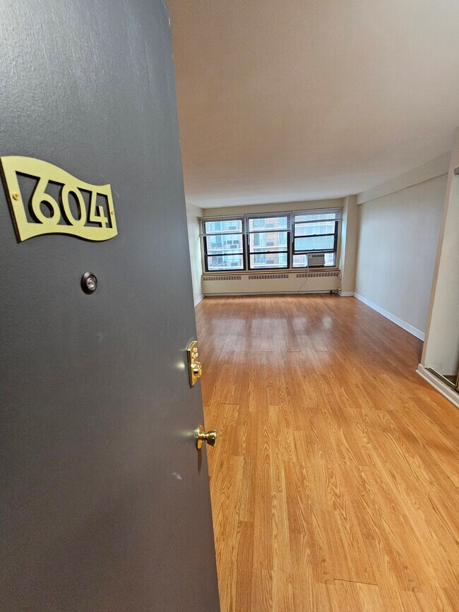 Photo - 652 W Gordon Ter Apartments