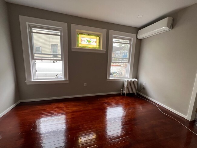 Building Photo - 102 Lexington Ave Unit 1