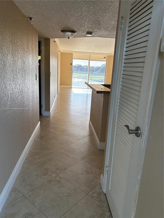 Building Photo - 3100 W Rolling Hills Cir Unit 407