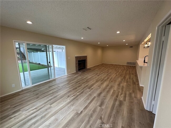 Photo - 1155 Currier Ave