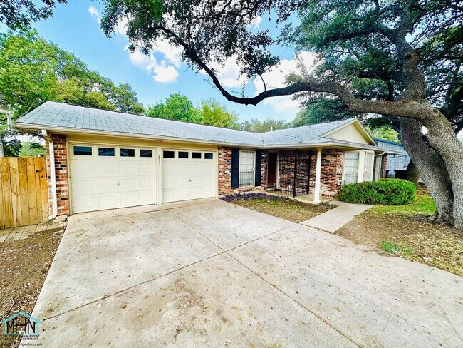 Photo - Welcome to Your Dream Home in Thunderbird ...