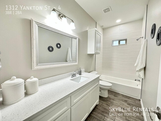 1312 S Yankton St Unit 4