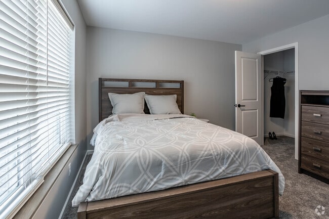 1BR, 1BA 900SQ - Bedroom