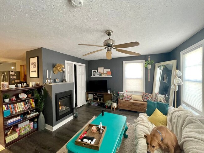 Photo - 525 E 3rd St Unit 2F