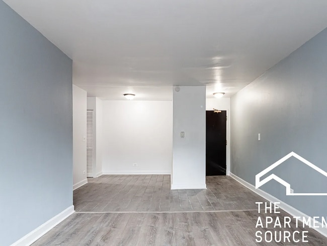 Photo - 3825 N Pine Grove Ave Unit 202