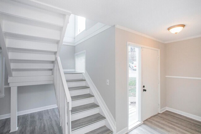 Photo - 421 Raintree Dr