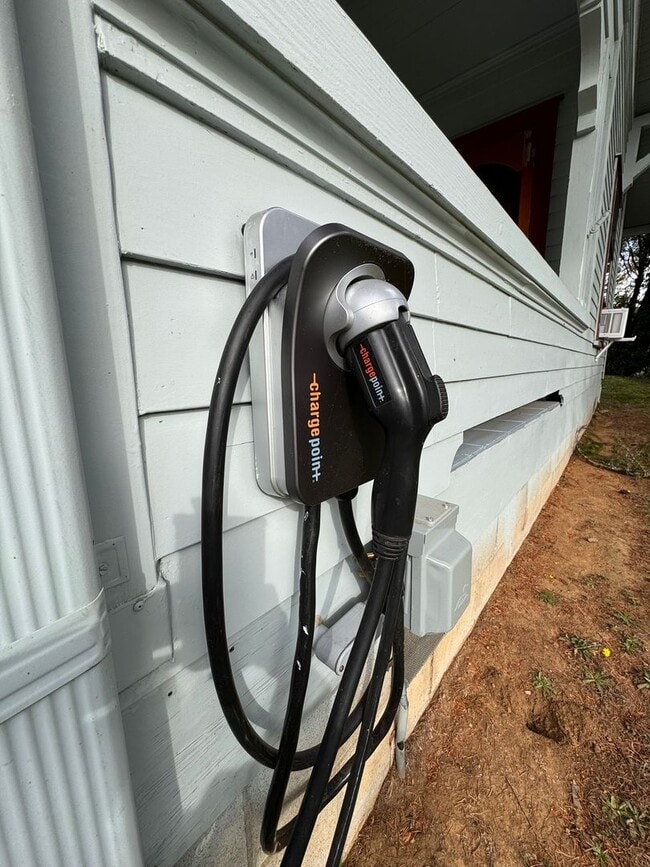 Photo - YOUR PACIFIC NORTHWEST RETREAT AWAITS! AV CHARGING STATION, GORGEOUS VIEWS, PRIVACY AND MORE!