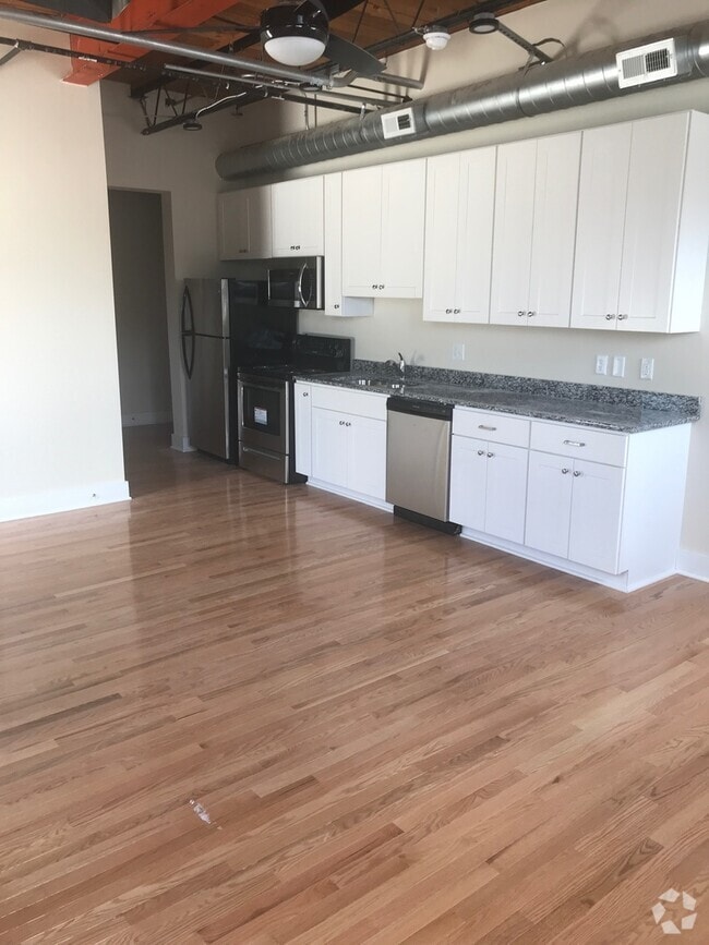 Building Photo - 2715-2715 W Broad St Unit 2709 W Broad Street Apt. 3