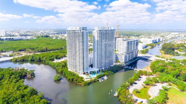 Building Photo - 16385 Biscayne Blvd Unit 404 Rental