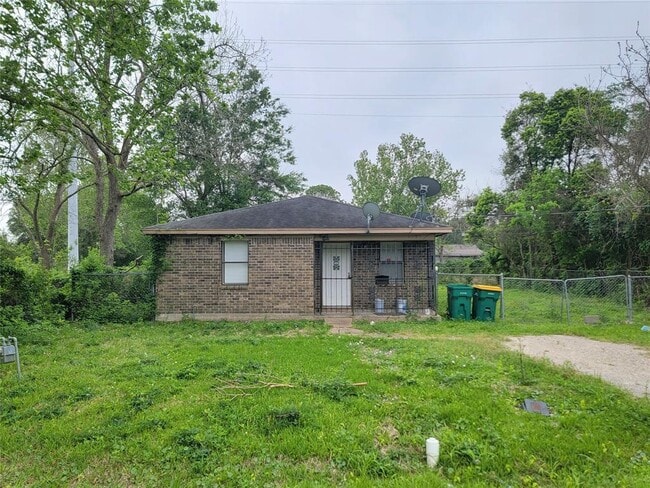 Photo - 2205 Velma St House