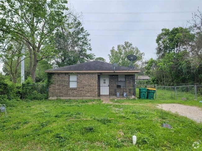 Building Photo - 2205 Velma St Rental