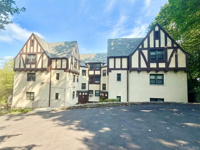 Building Photo - 64 Kensington Rd Unit 1B