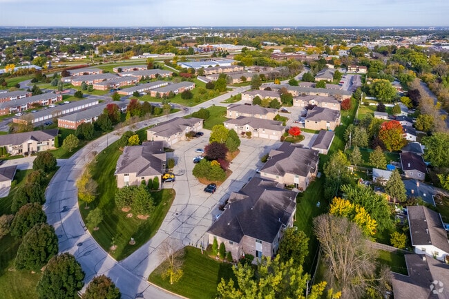 2 BR, 2 BA - 1,200SF