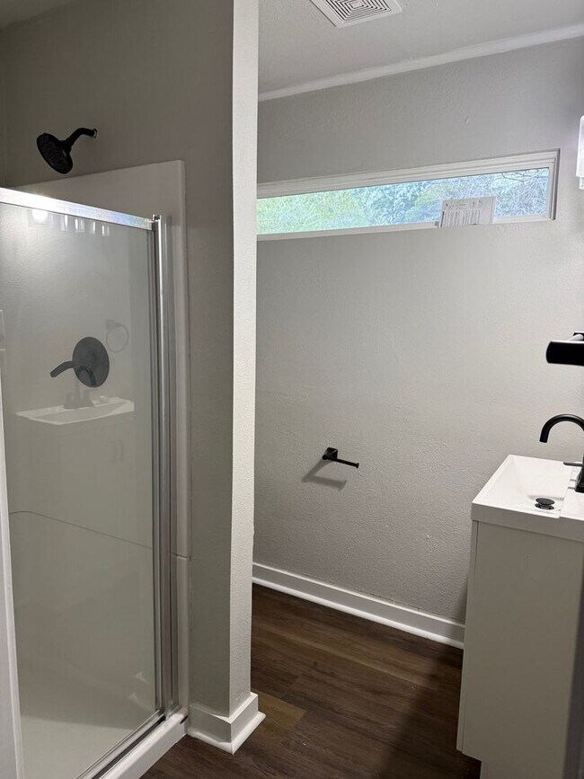 Photo - 3/3 HISD Fenced yard