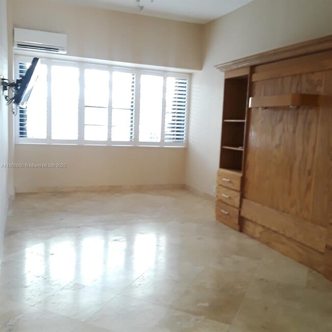 Building Photo - 1865 Brickell Ave Unit A205 Rental
