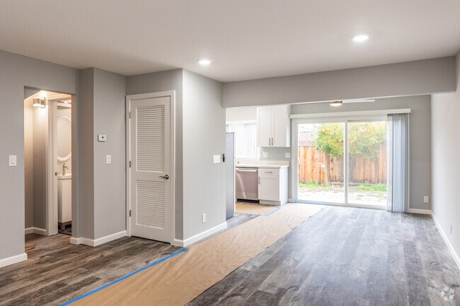 2BR, 1.5BA