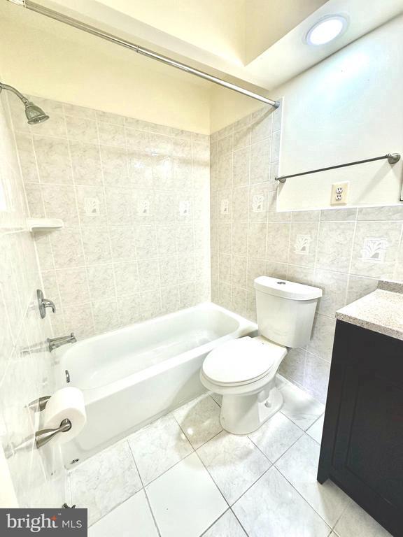 Photo - 806 18th St S