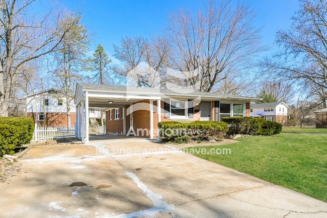 Photo - 320 St Eugene Ln