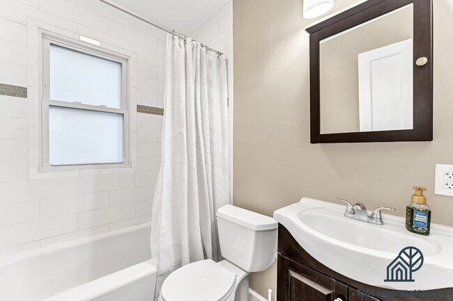 Photo - Furnished 3-Bedroom Lower Apartment on Delaware Ave Unit 1