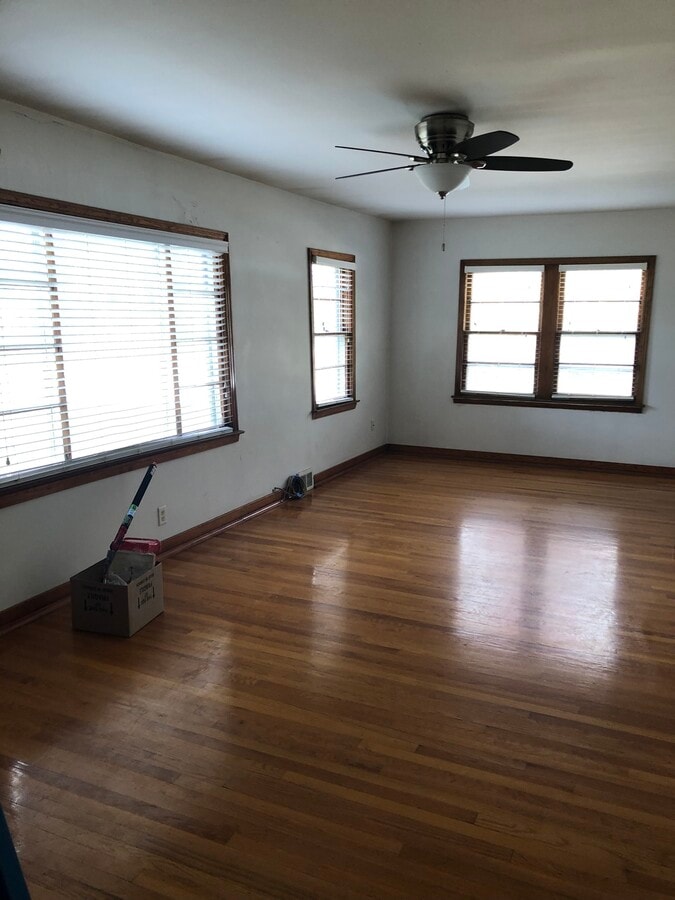 Photo - 107 N 1st St