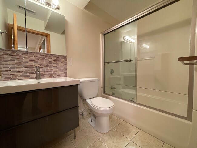 Photo - 1803 Beacon St