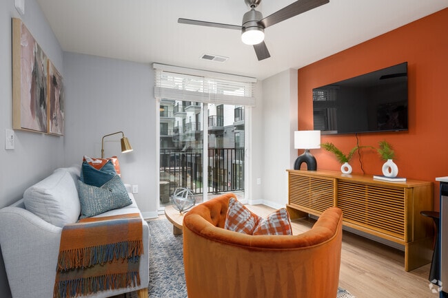 1BR, 1BA - 623SF - Living Room