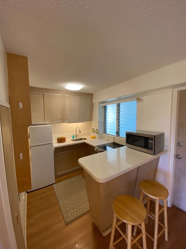 Photo - Central location! 1 bedroom, 1 bath, 1 parking. - Pet Possible - Available Now! Unit 21