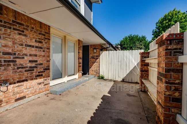 Photo - 13813 Fairhill Ave