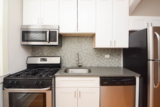 Photo - 2326 N Rockwell St Unidad B2