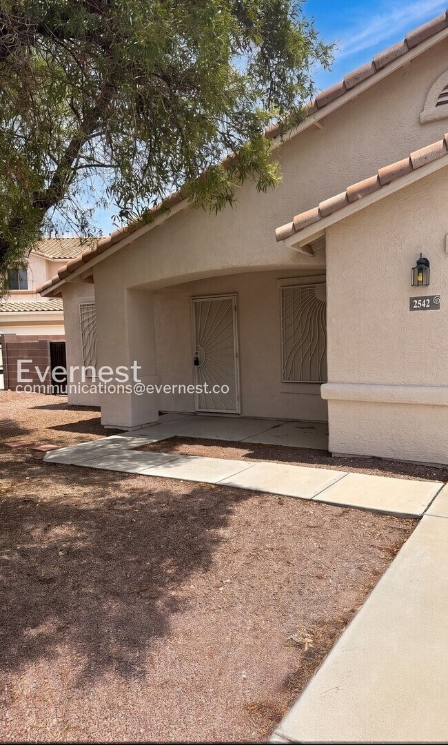 Photo - 3 Bed, 2 Bath Home with Fenced Yard & Garage / Vouchers Accepted / Available Now!