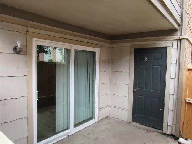 Building Photo - 6001 Reims Rd Unit 305 Rental