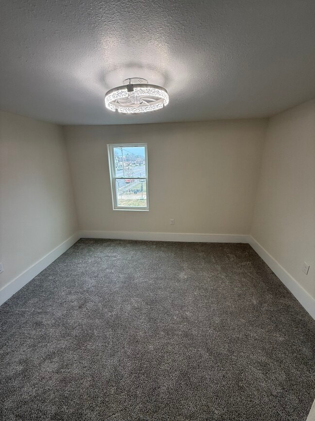 Building Photo - 2000 Effingham St